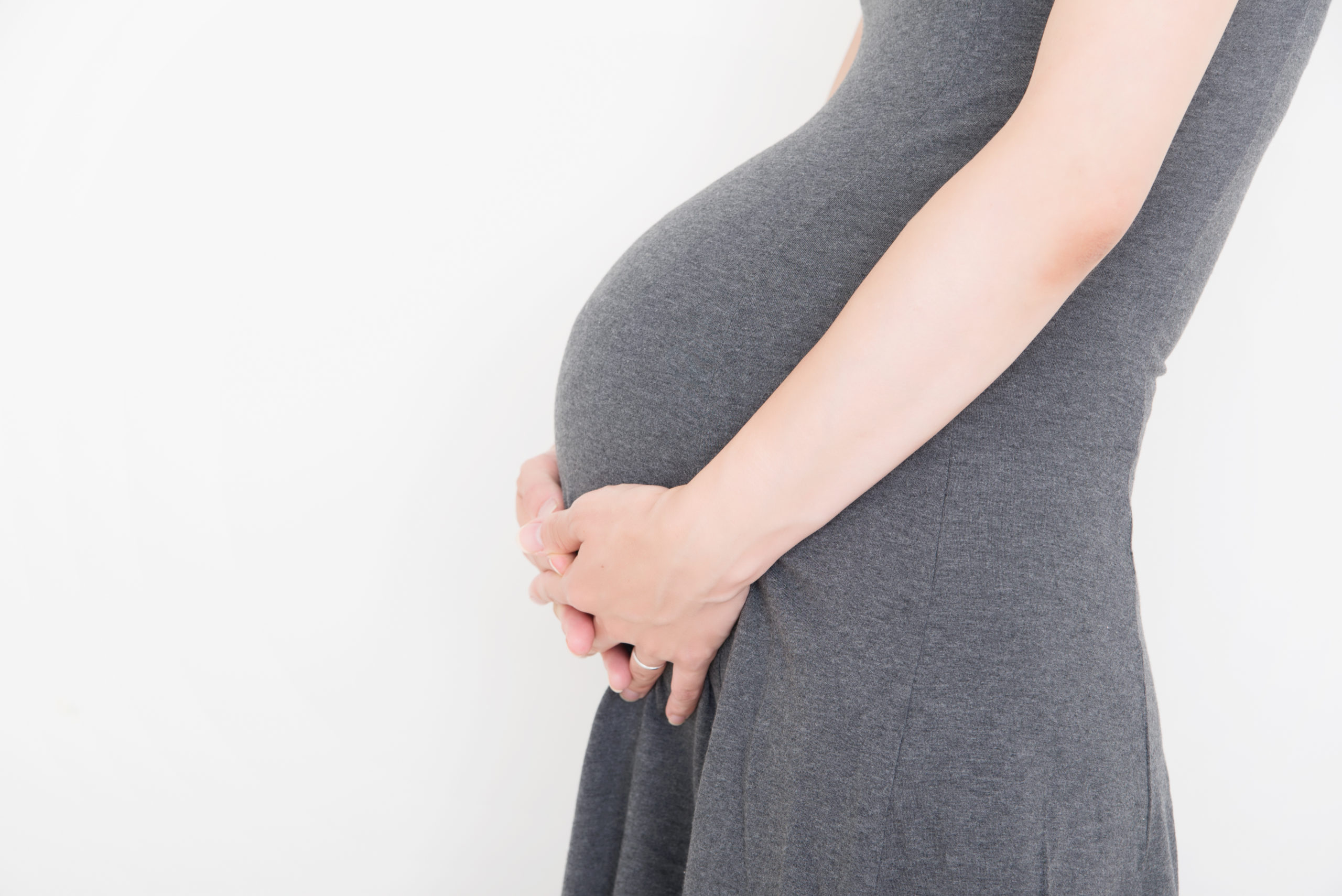 「妊婦がお通夜に参列してはいけない」は迷信！妊婦が参列するときのマナーや体調管理など注意点を解説