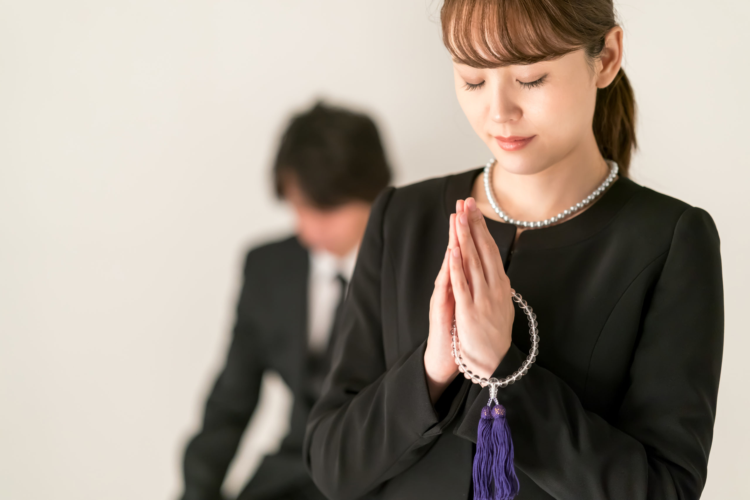 「ご冥福をお祈りします」を使ってはいけないのはどんな時？お悔やみの言葉の伝え方の例文もご紹介します