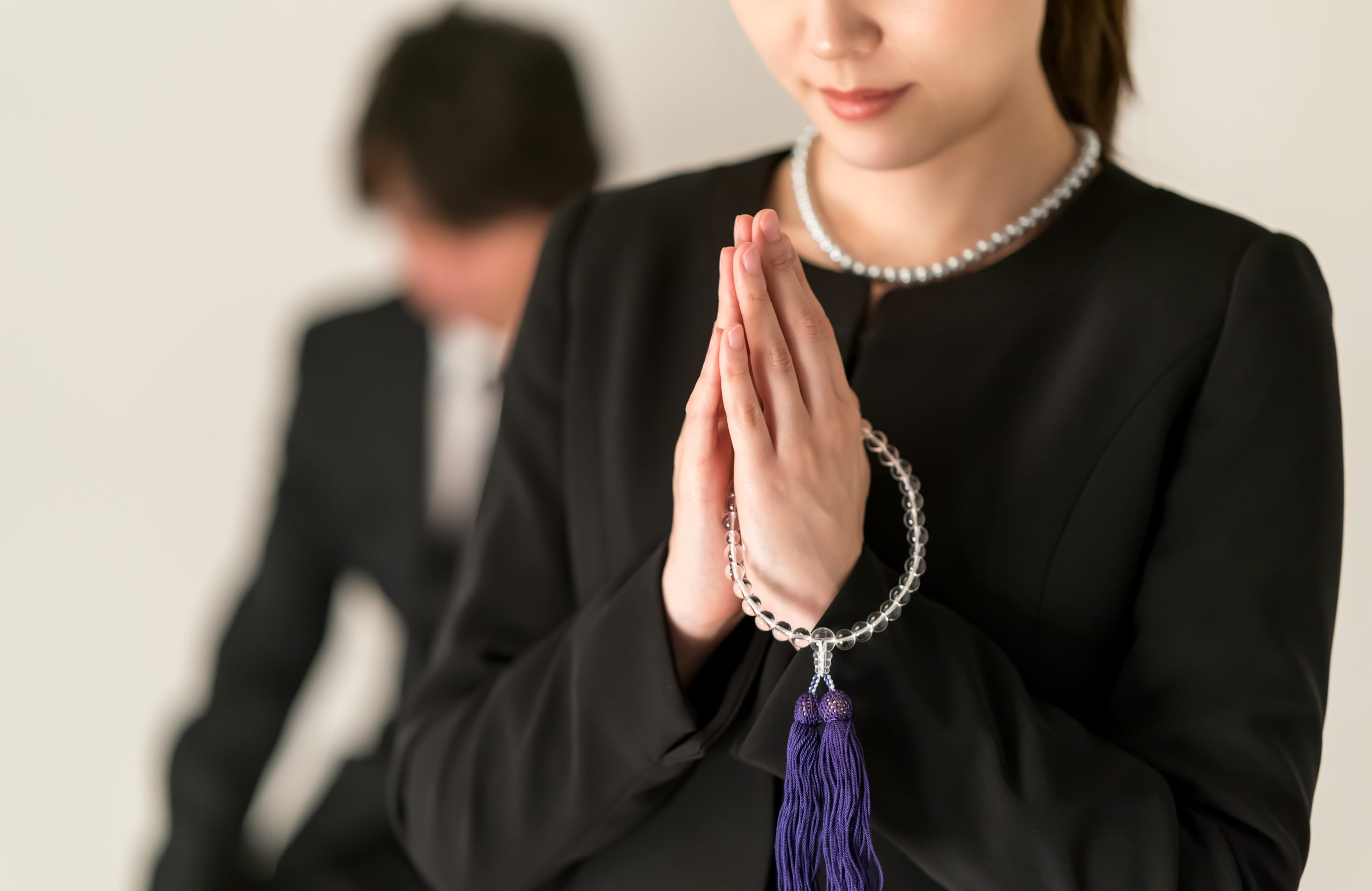 お悔やみの正しい伝え方とマナーとは？状況や関係性別に例文をご紹介します！