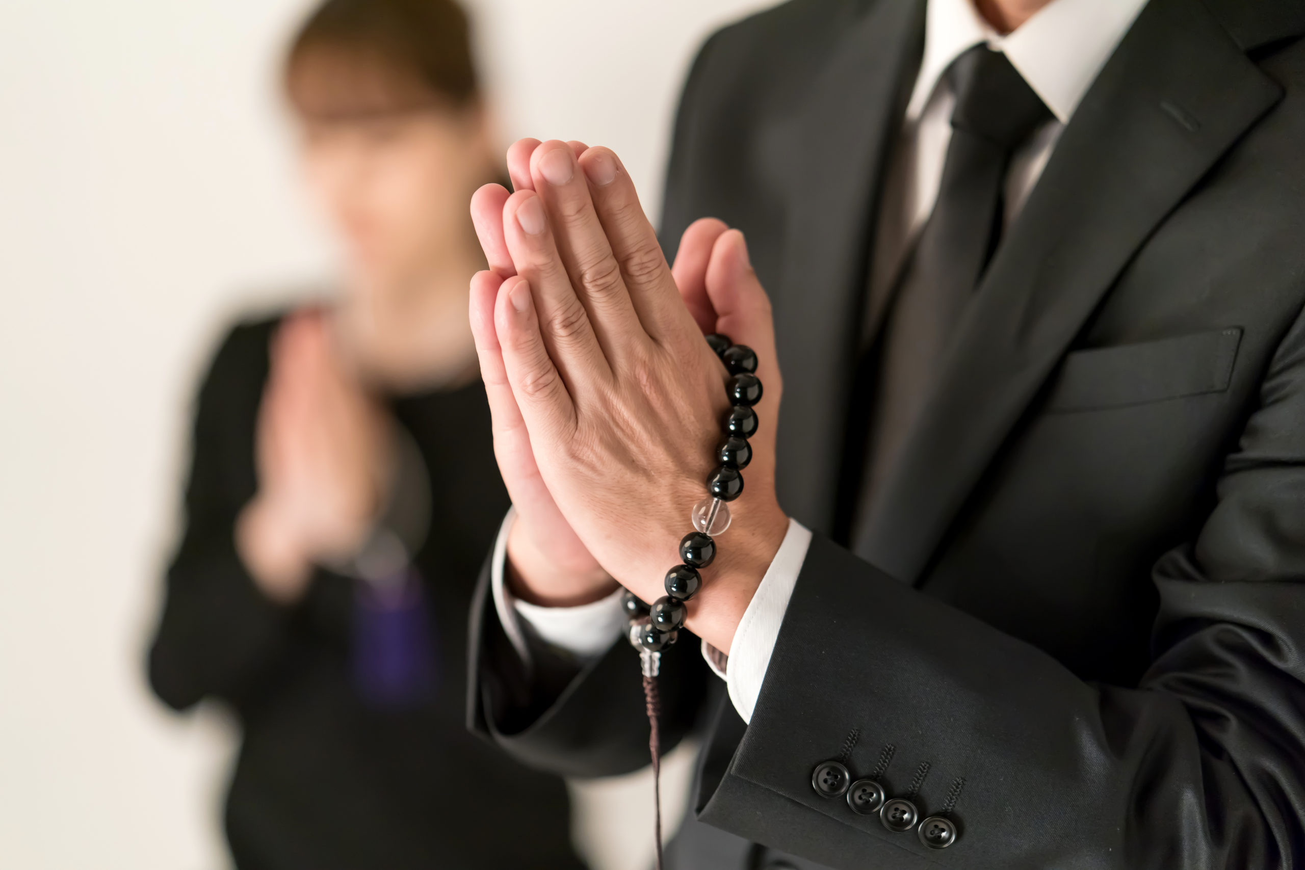 葬儀でもらうお清めの塩の意味や正しい使い方とは？忘れた場合の対処方法なども合わせて解説