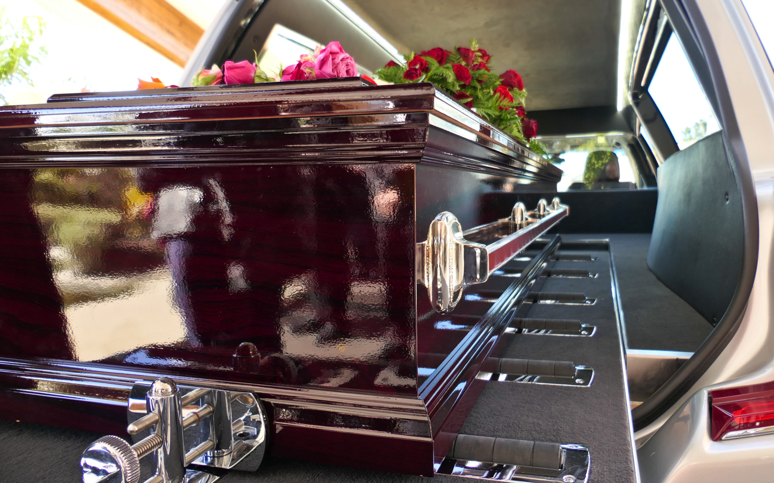 埋葬料の相場と費用はいくら？助成金を活用する方法