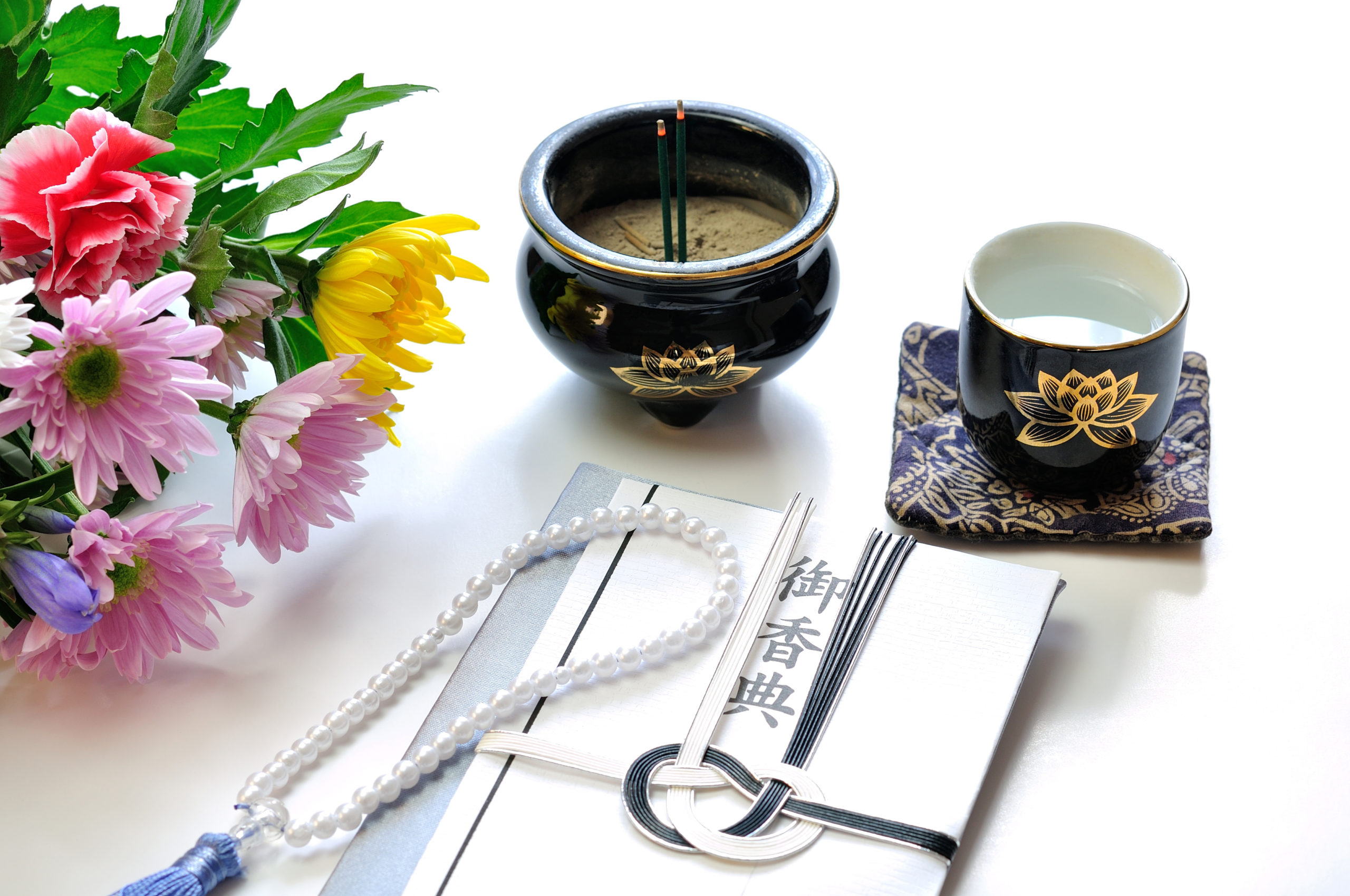 香典袋の入れ方を解説！お札入れ方や中袋の有無で異なる手順もご紹介します